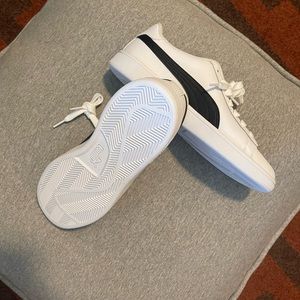 White Pumas, Size 8 in Women’s